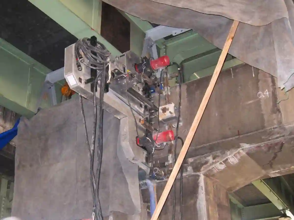 ワイヤーソーの技術説明のページに飛びます。無水ワイヤーソーの設置イメージです。